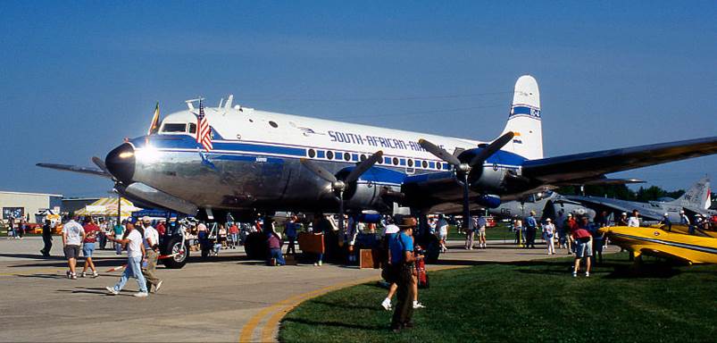 A large airplane on the runway

Description automatically generated