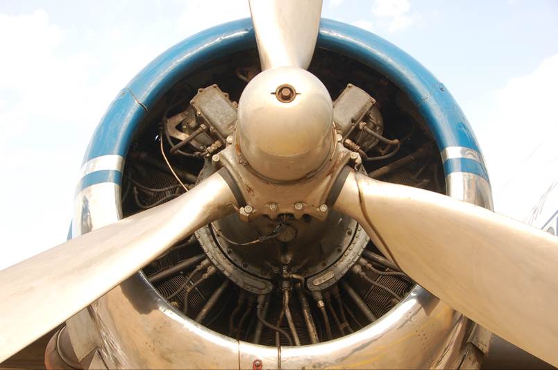 Close-up of a propeller of an airplane

Description automatically generated