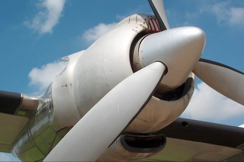 Close-up of a propeller of an airplane

Description automatically generated