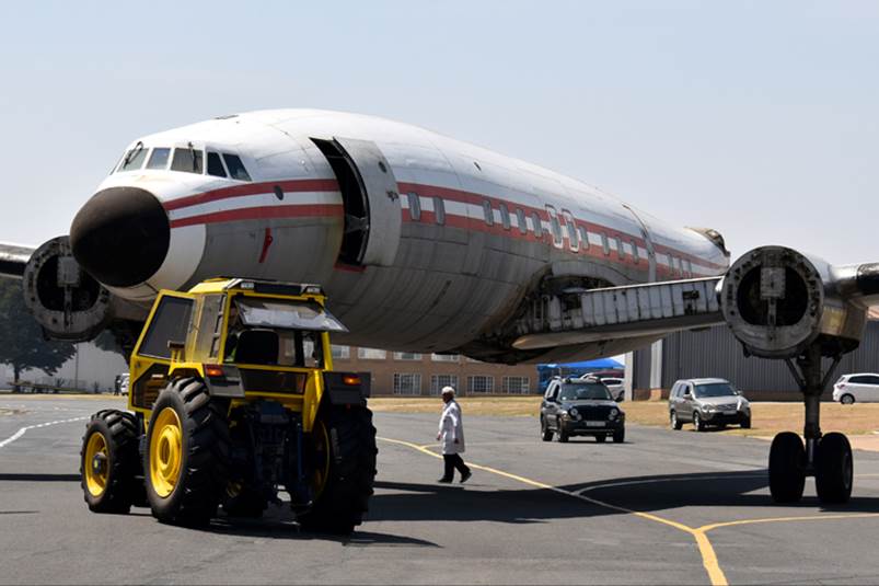 ZS-DVJ relocation 20180917 towed to museum 08 DSC 3899