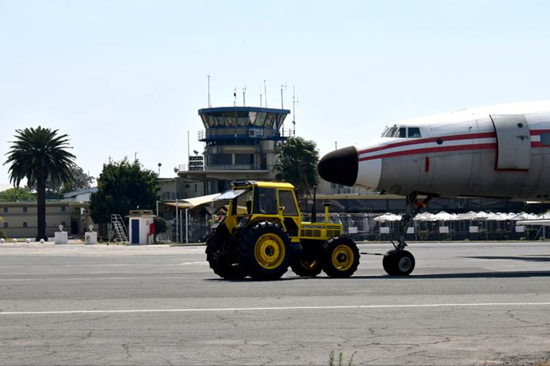 ZS-DVJ relocation 20180917 towed to museum 11 DSC 3951