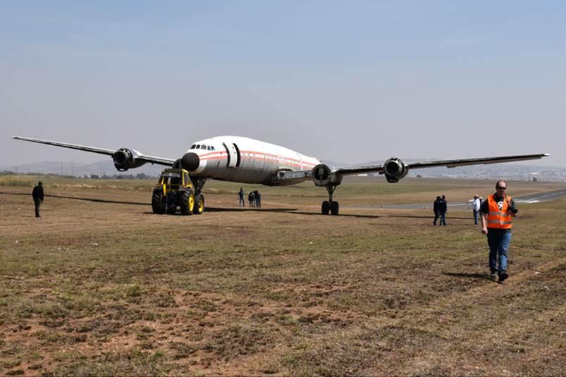 ZS-DVJ relocation 20180917 towed to museum 15 DSC 4094