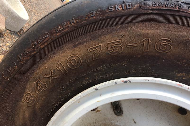 A tire with a white rim

Description automatically generated