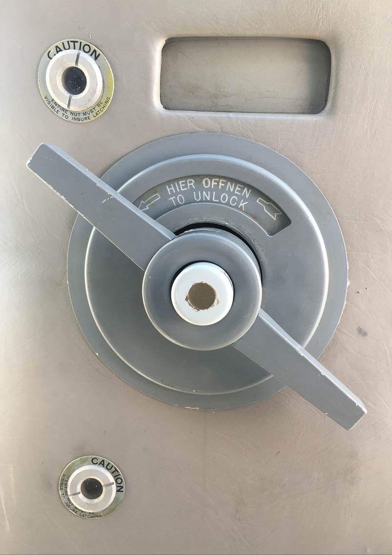 A close up of a lock

Description automatically generated