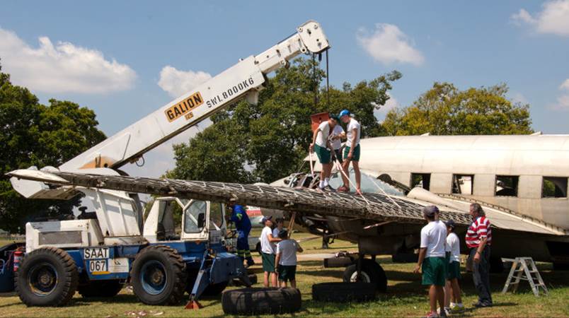 ZS-DKH Viking 2015 prep 09 Wing removal John James