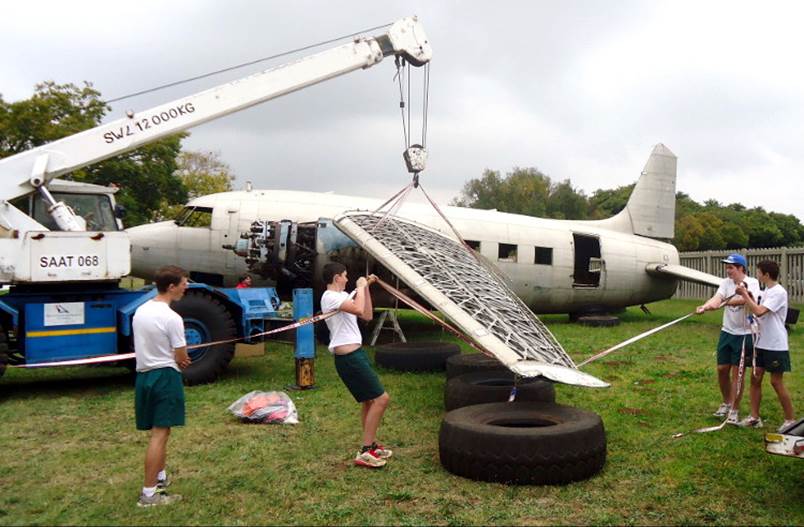 ZS-DKH Viking 2015 prep 11 Wing removal John Illsley