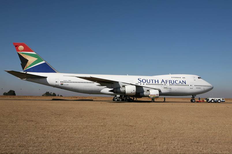 A large white airplane on a runway

Description automatically generated