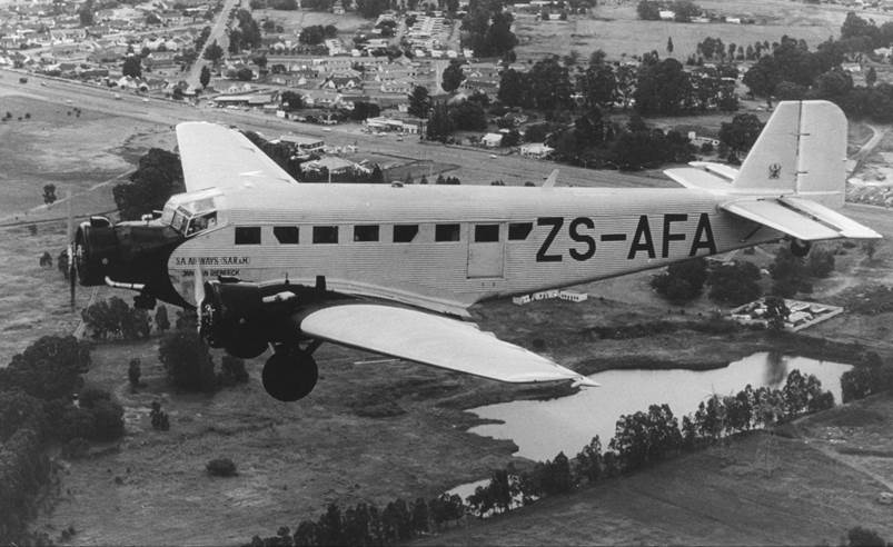 A small white plane sitting on top of a runway

Description automatically generated