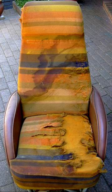 A chair with a damaged seat

Description automatically generated with medium confidence