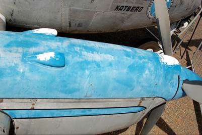 Close-up of a blue propeller of an airplane

Description automatically generated