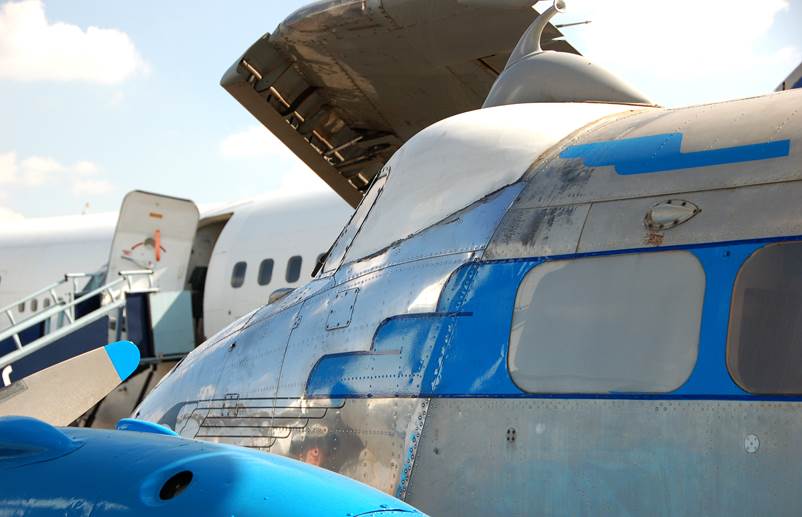 Close-up of an airplane with its wing open

Description automatically generated